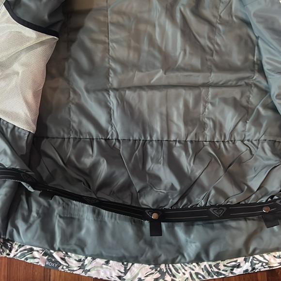 NWT Roxy Dry Flight Snow Jacket Medium - Picture 3 of 4